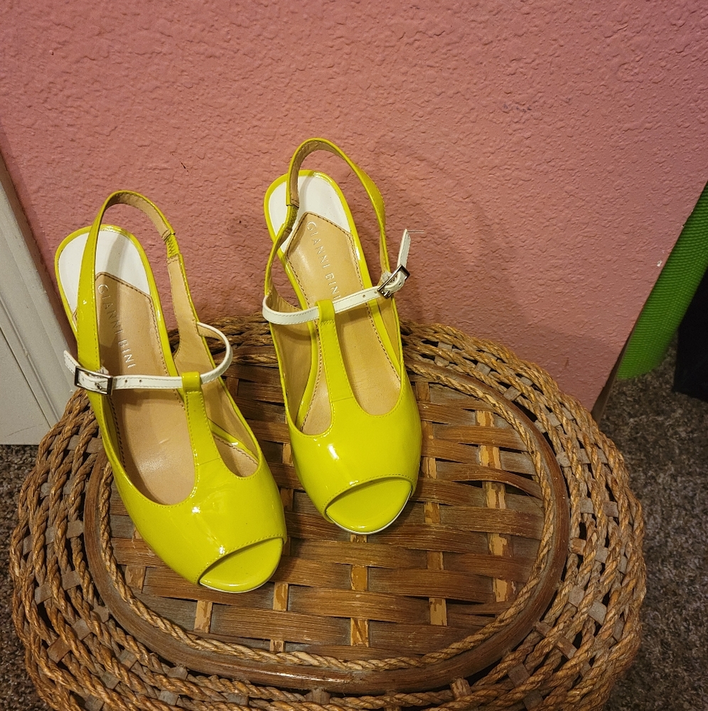 Gianni Bini lime Green, beige and white wedge shoes 7.5M